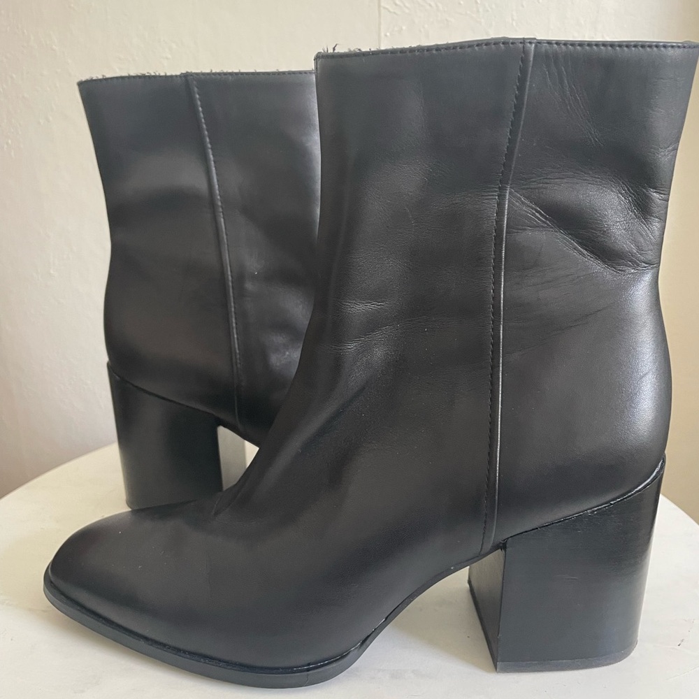 Vionic Black Leather Block Heel Ankle Boots